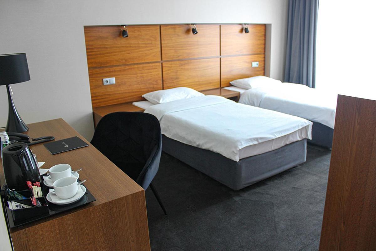 Willa Port Ostroda Exterior photo A room at the hotel