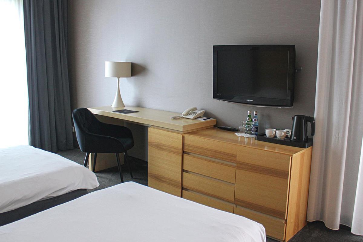 Willa Port Ostroda Exterior photo A room at the hotel