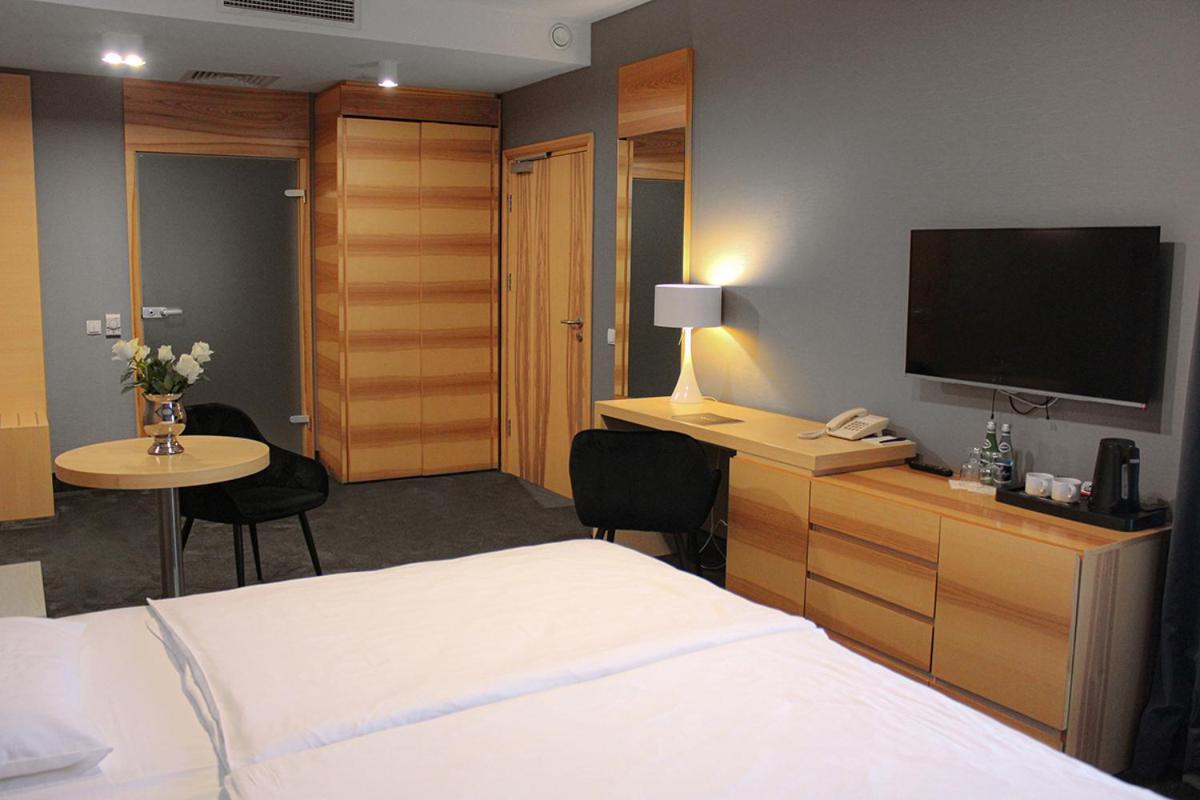 Willa Port Ostroda Exterior photo A room at the hotel