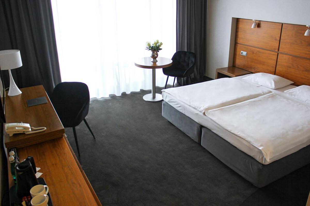 Willa Port Ostroda Exterior photo A room at the hotel
