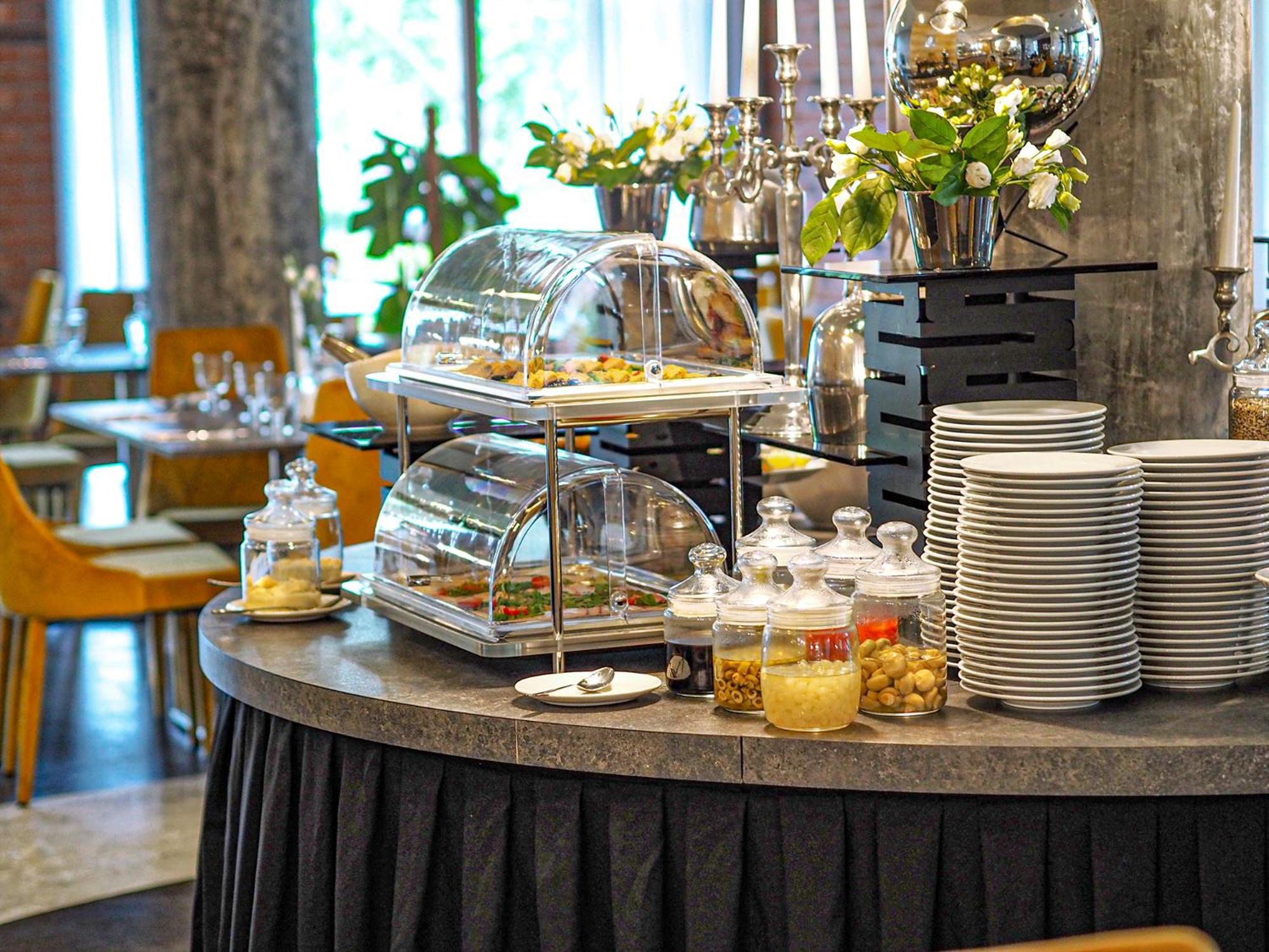 Willa Port Ostroda Exterior photo A buffet at a hotel