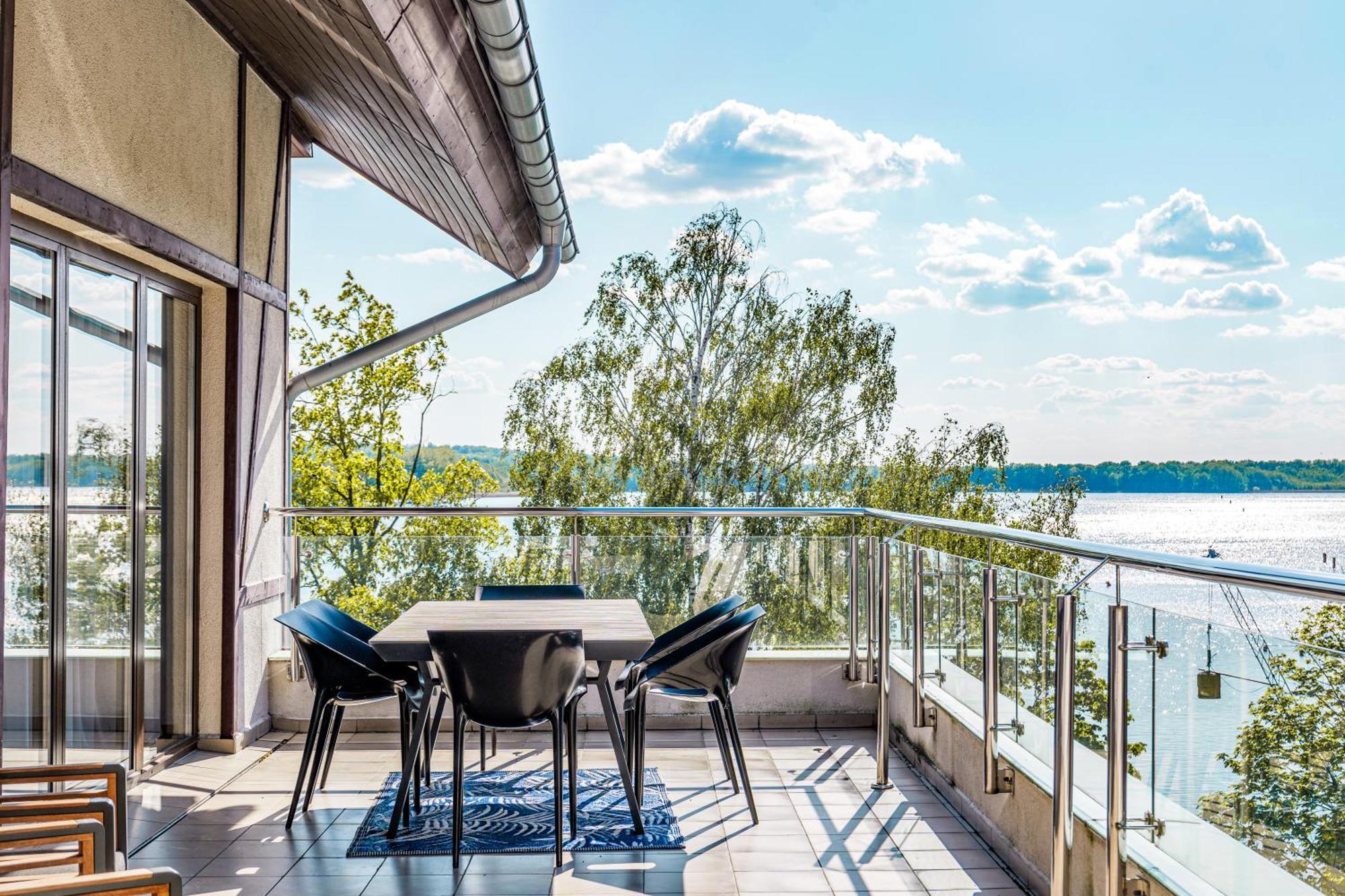 Willa Port Ostroda Exterior photo A balcony
