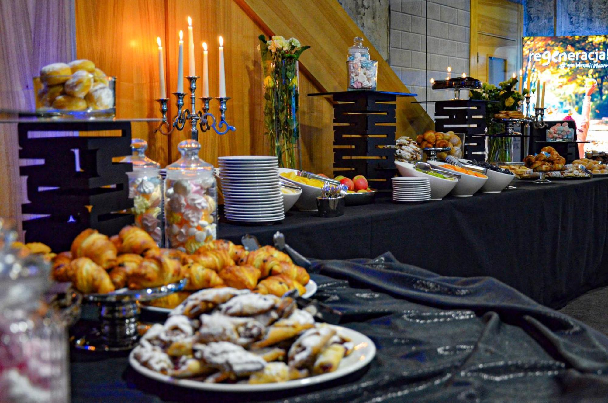 Willa Port Ostroda Exterior photo A buffet at a wedding reception